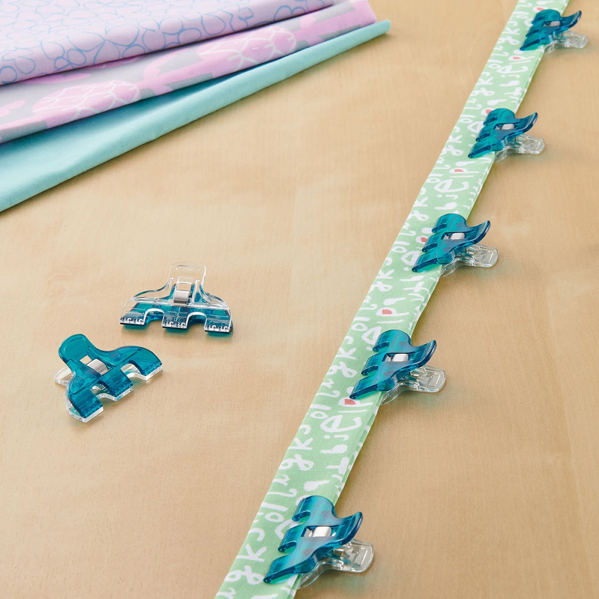 Clover blue wonder clips in use on quilting binding