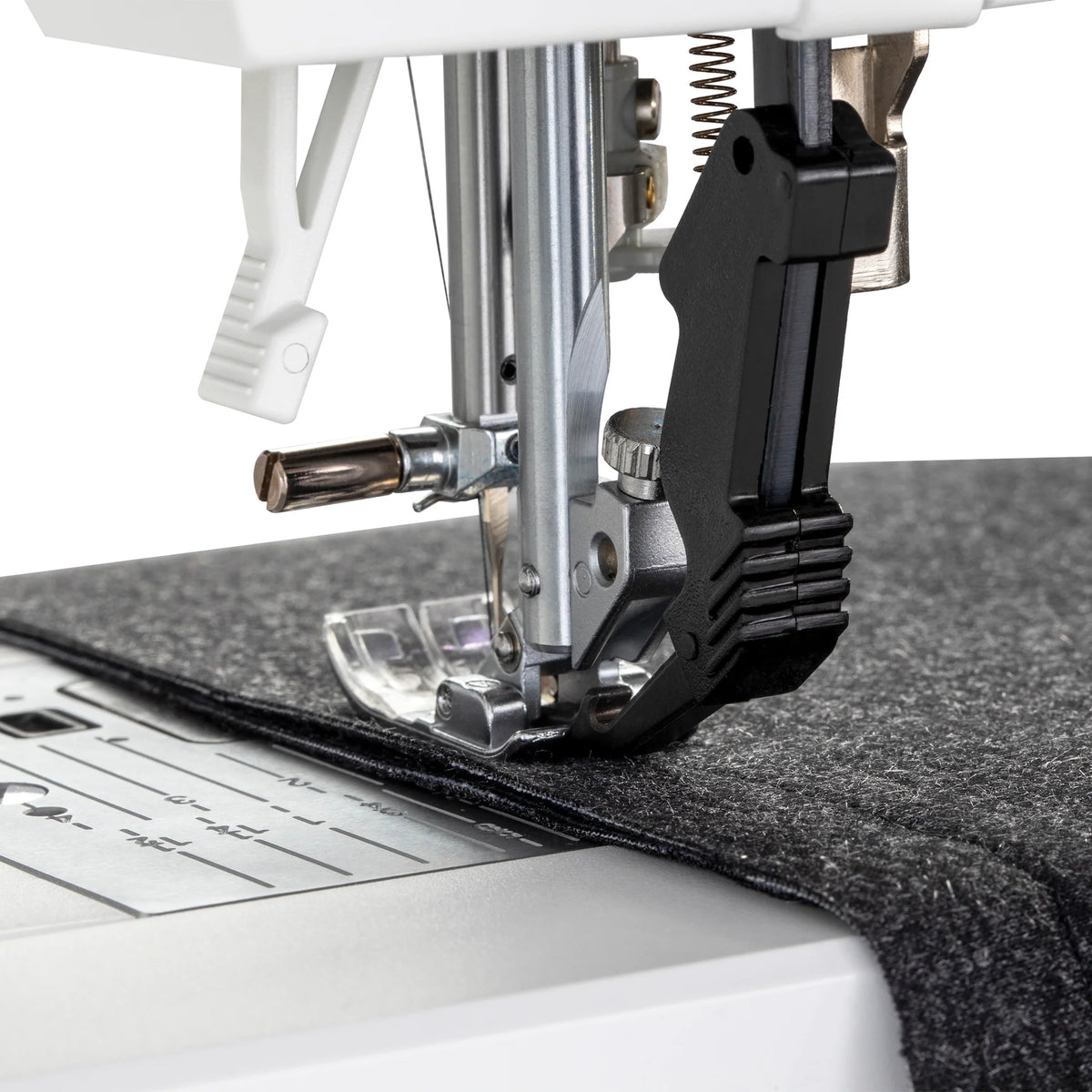 Pfaff Ambition 610 IDT dual feed system detail