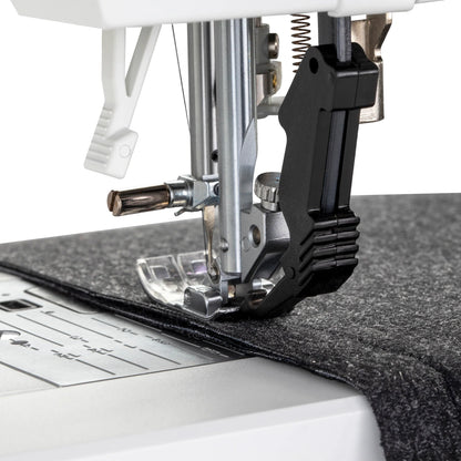 Pfaff Ambition 610 IDT dual feed system detail