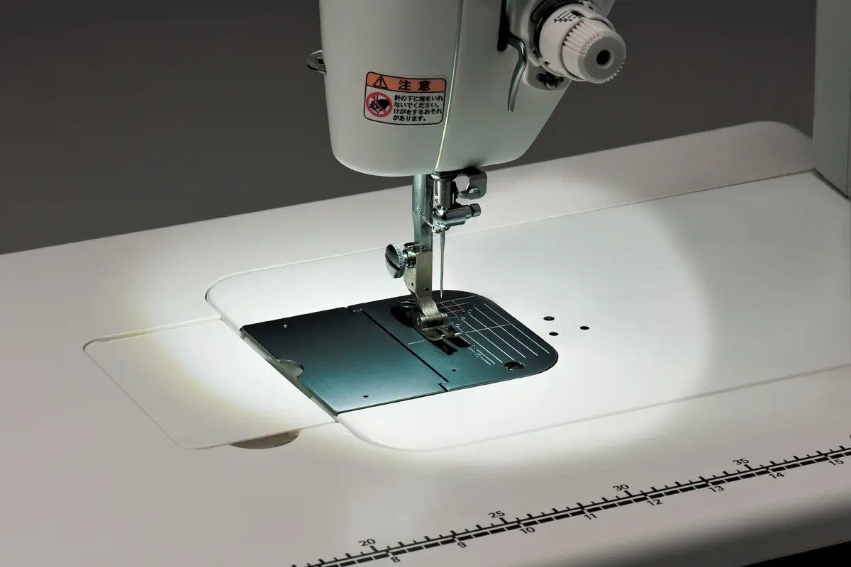 Juki TL-2000Qi LED lamp