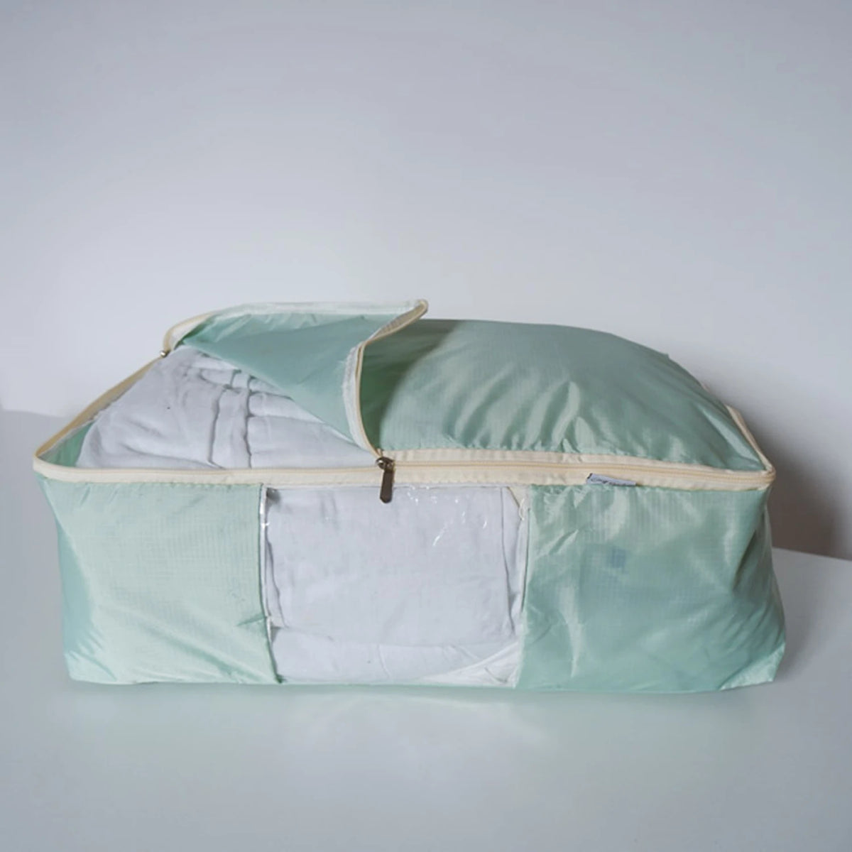 Madam Sew quilt storage bag winter interior view