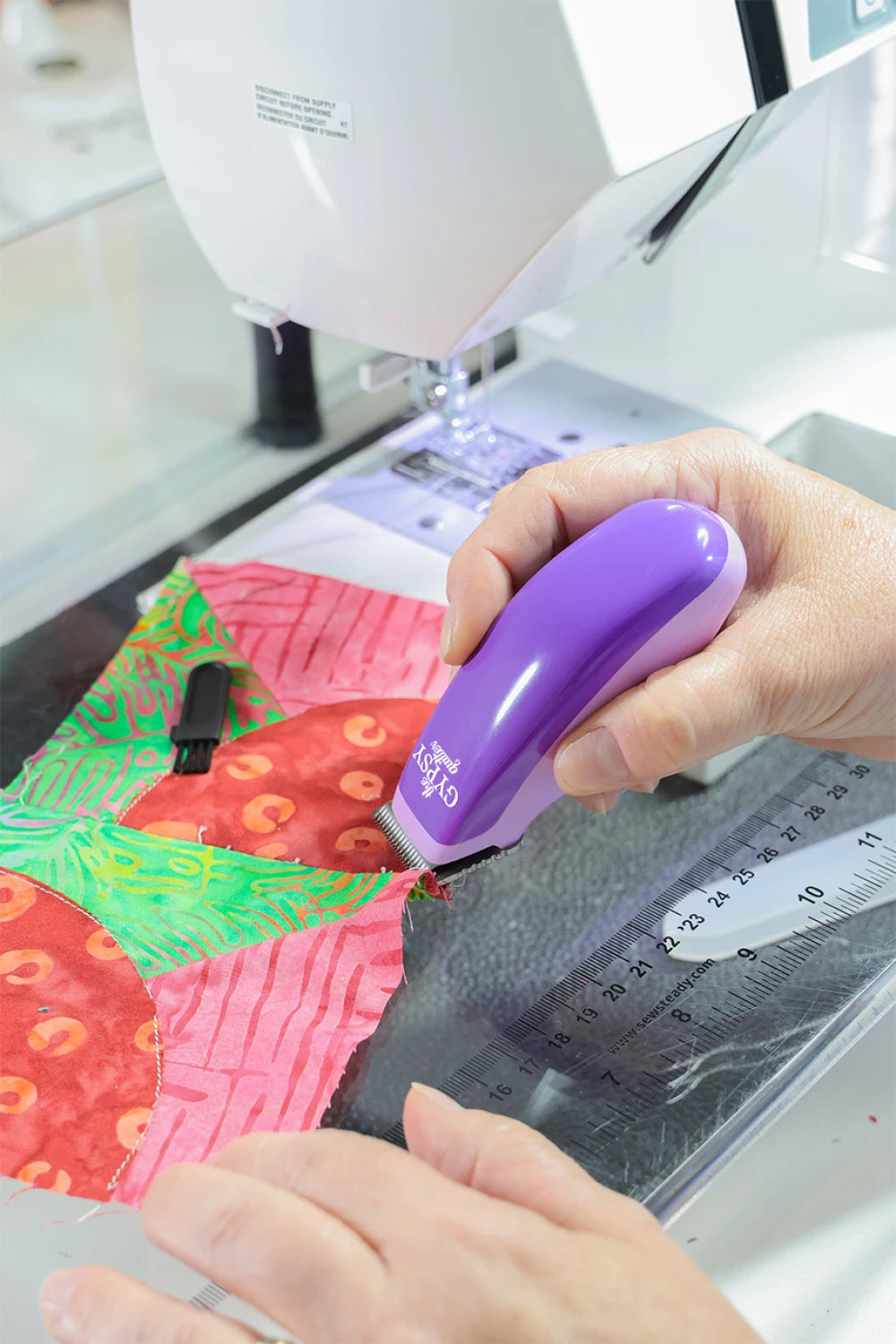 Snip-N-Rip compact ergonomic handle grip detail